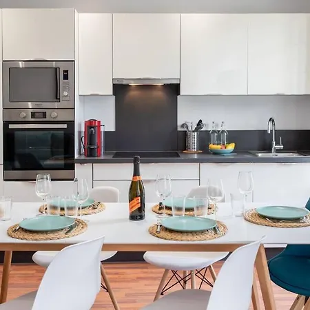 Apartament L7 5mins Walk Old Town 3 Ac Wifi